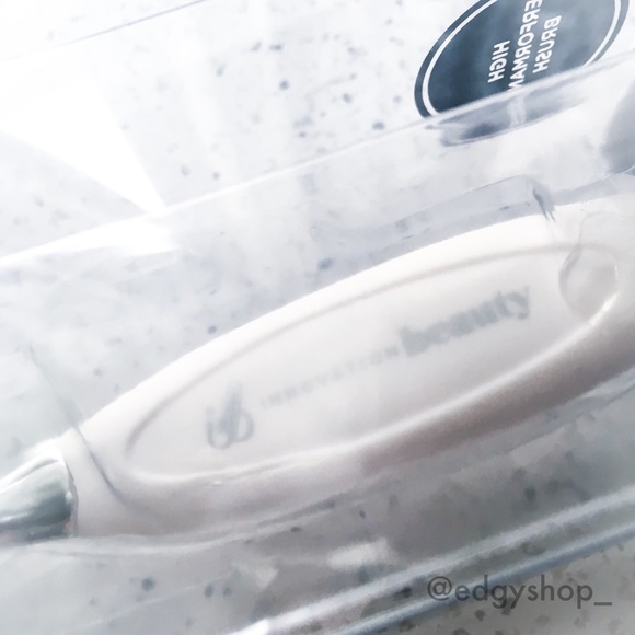 Innovation Beauty | Large Mermaid Makeup Brush - Picture 6 of 8